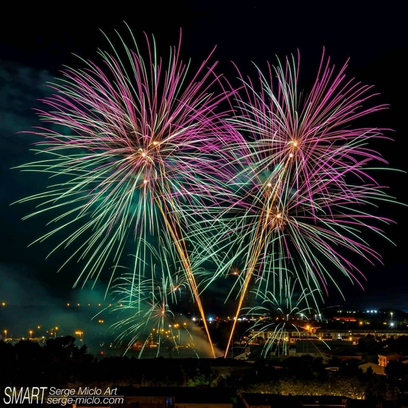 Superbe Feu d'artifices à Salon de Provence 14 juillet 2020