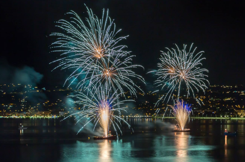 spectacle pyrotechnique à Antibes 