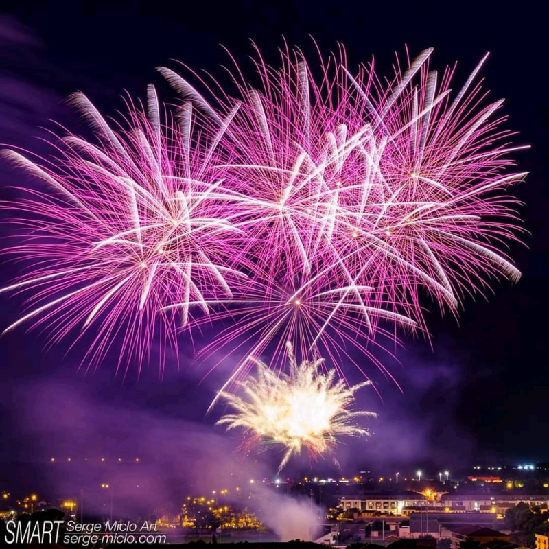 Superbe Feu d'artifices à Salon de Provence 14 juillet 2020