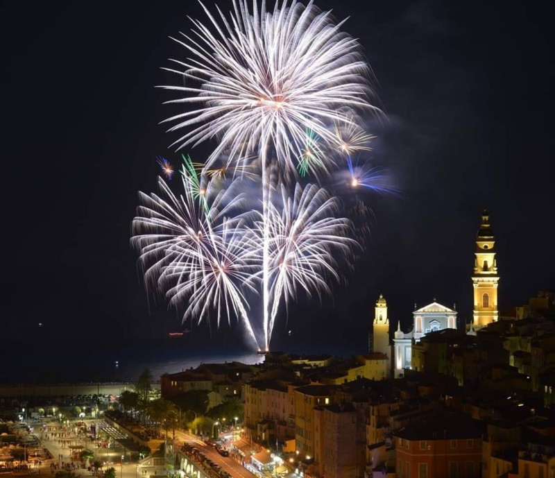 Magnifique Feu d'artifice à Menton