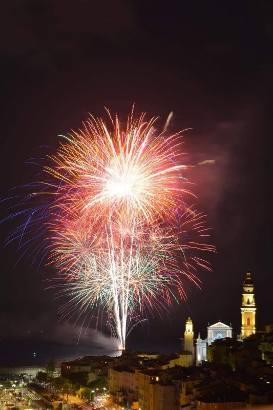 Magnifique Feu d'artifice à Menton