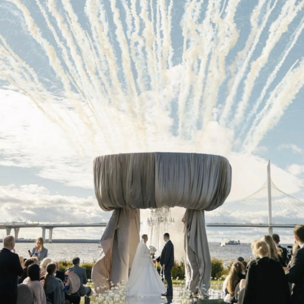 Organisation d'un feu d'artifice de jour blanc pour un mariage à Nice