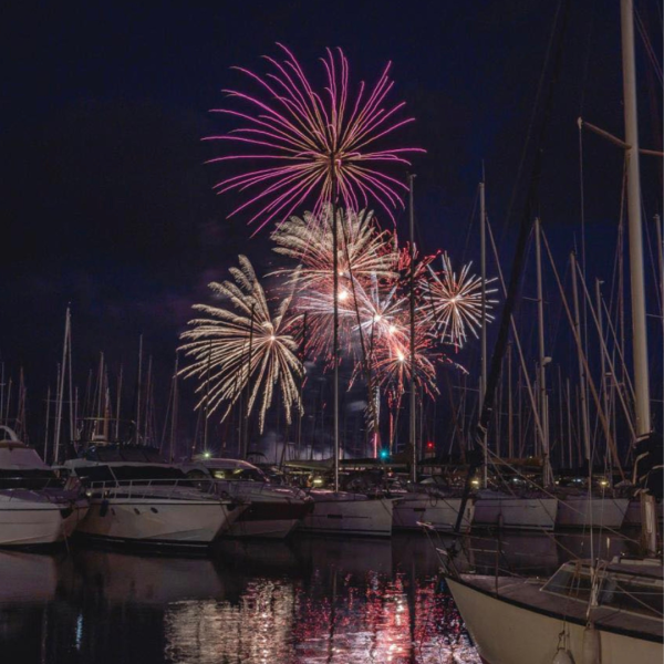 Mise en place d'un spectacle pyrotechnique à Hyères 