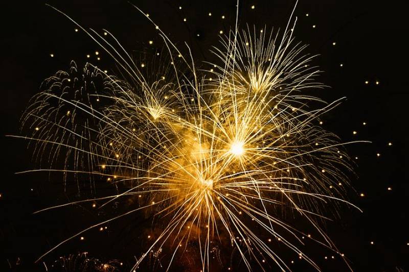 Quelles sont les conditions pour organiser un feu d'artifice privé automatique sans expert à Villefranche ?