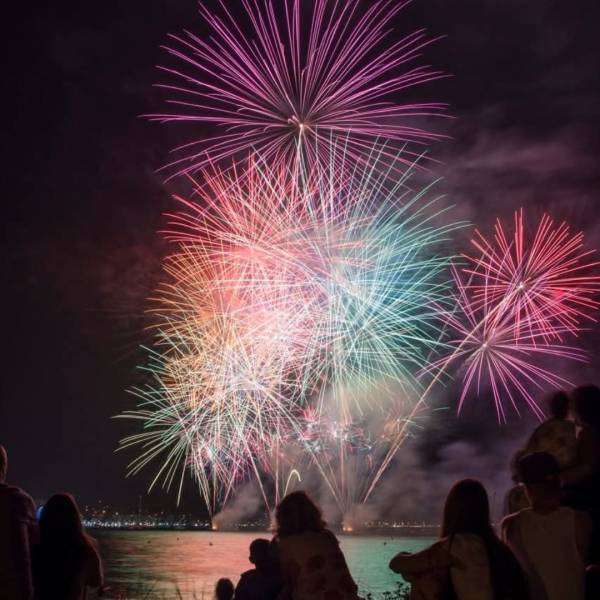 Feu d’artifice à Fréjus en décembre : un événement phare des festivités de fin d’année