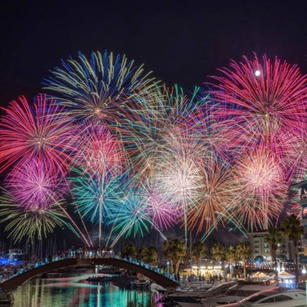 Réalisation d'un feu d'artifice à Fréjus 