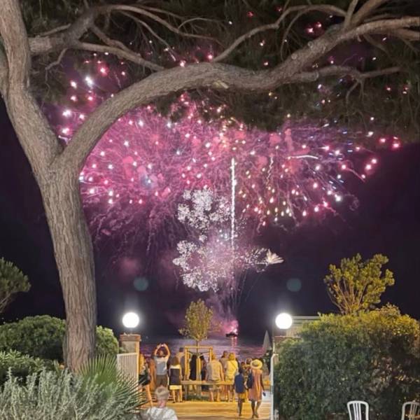 Mise en place d'un spectacle pyrotechnique au Lavandou
