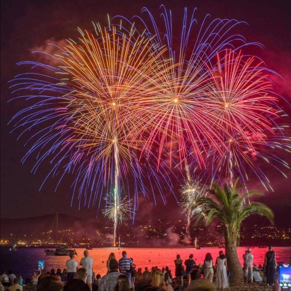 Mise en place d'un feu d’artifice sur la Côte d’Azur avec conception 3D et mis en musique 