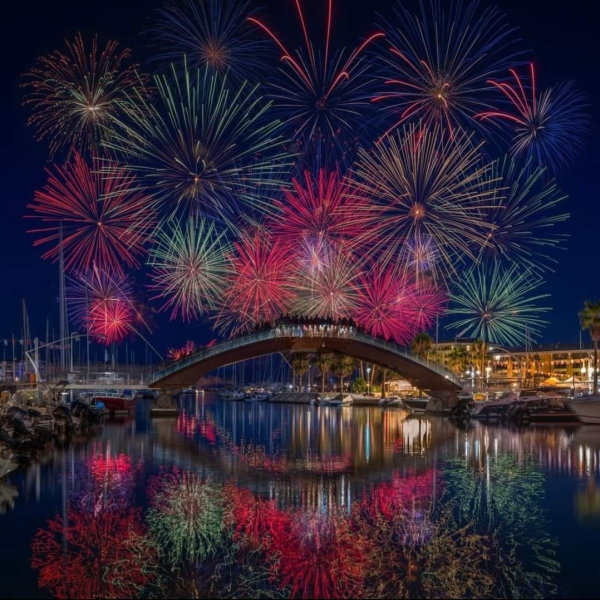 Organiser un feu d'artifice à Fréjus réalisé par Colors Events.