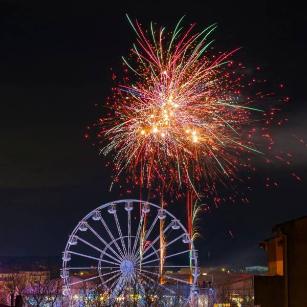 Créez un Spectacle de Feu d’Artifice Inoubliable à Salon-de-Provence avec des Professionnels de la 3D